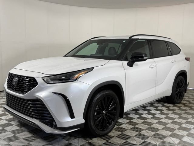 Used 2024 Toyota Highlander XSE FWD video 2