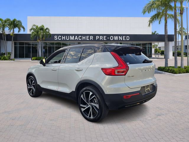 Used 2021 Volvo XC40 T4 R-Design w/ Climate Package image 5