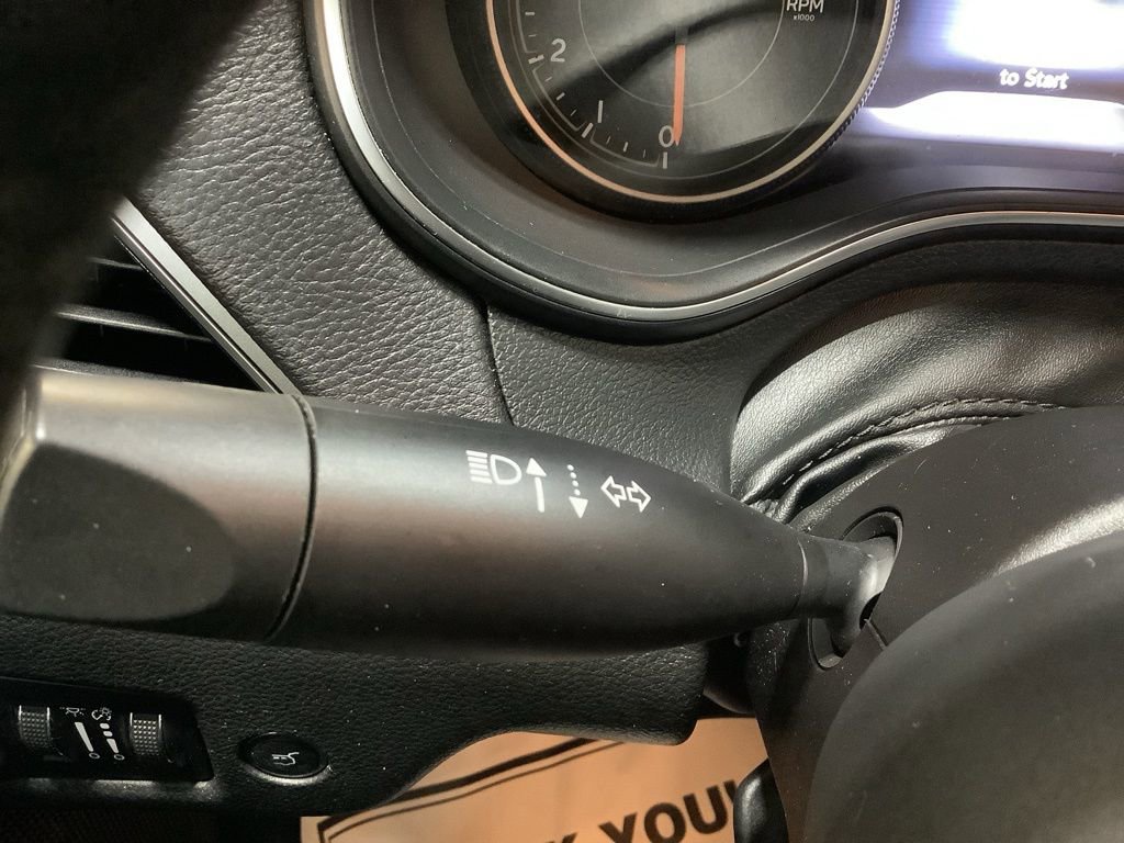 Used 2019 Jeep Cherokee Limited image 29