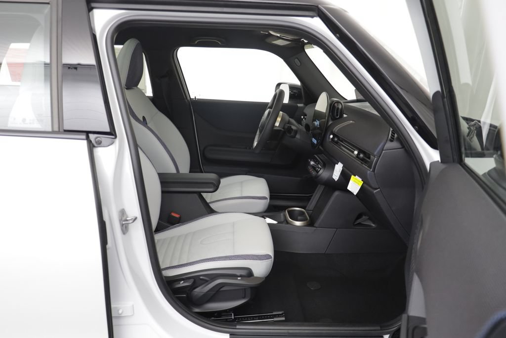 New 2026 MINI Cooper 4-Door Hardtop FWD image 19