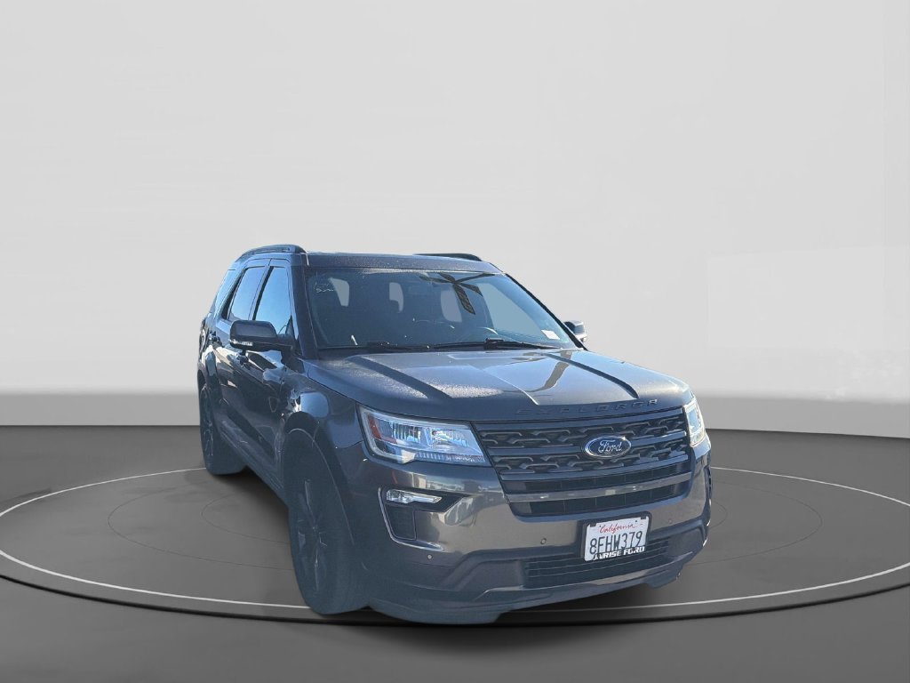 Used 2018 Ford Explorer XLT w/ Equipment Group 202A FWD image 3