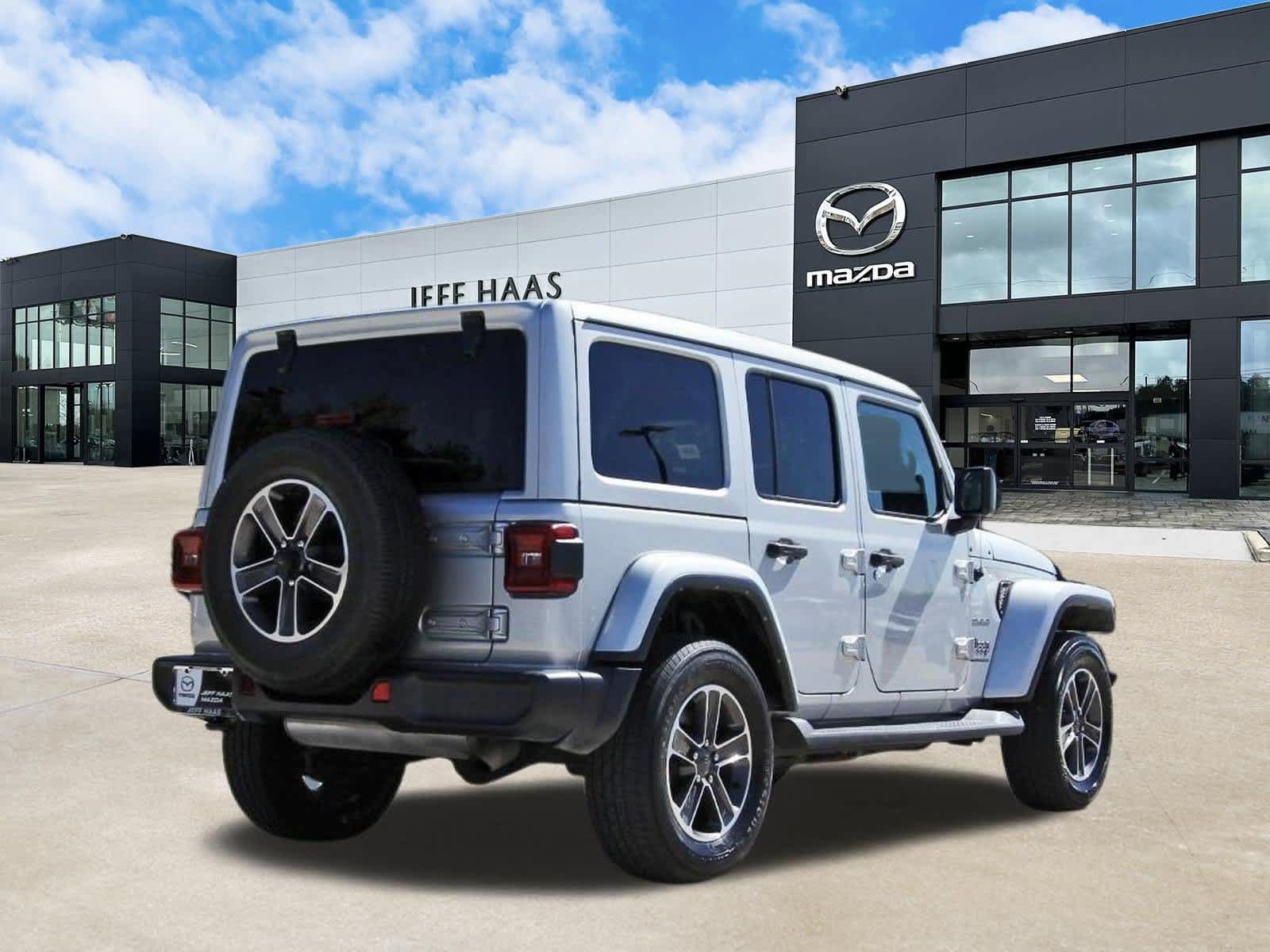 Used 2023 Jeep Wrangler Unlimited Sahara w/ LED Lighting Group AWD/4WD image 3