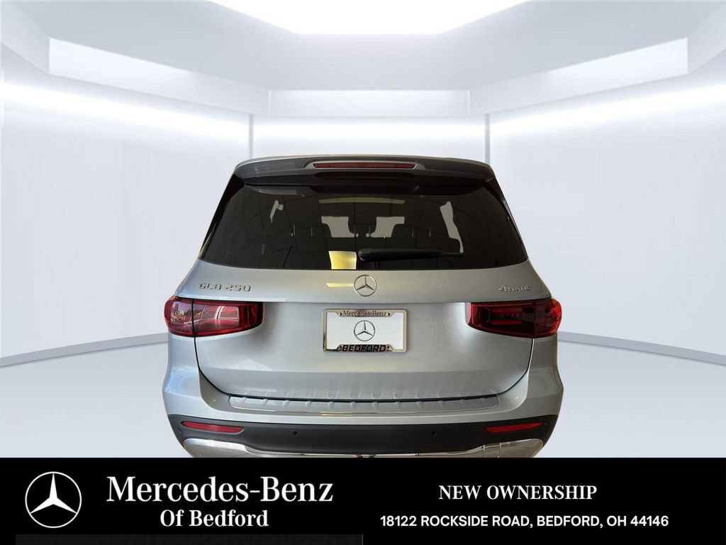 Used 2026 Mercedes-Benz GLB 250 4MATIC image 4