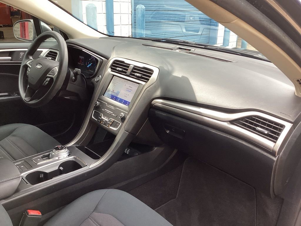 Used 2020 Ford Fusion SE FWD image 27