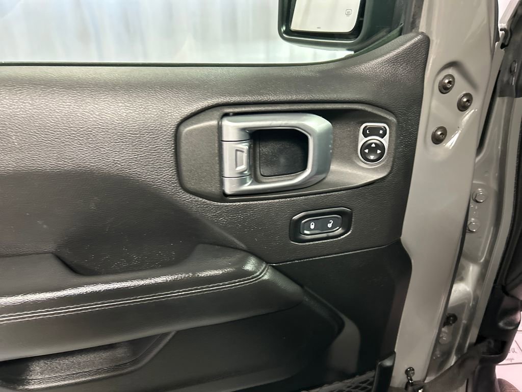 Used 2020 Jeep Wrangler Unlimited Sahara AWD/4WD image 12
