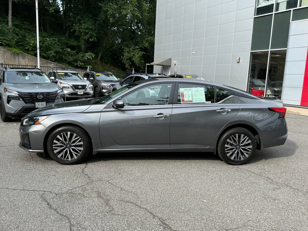 Used 2023 Nissan Altima 2.5 SV AWD/4WD image 3