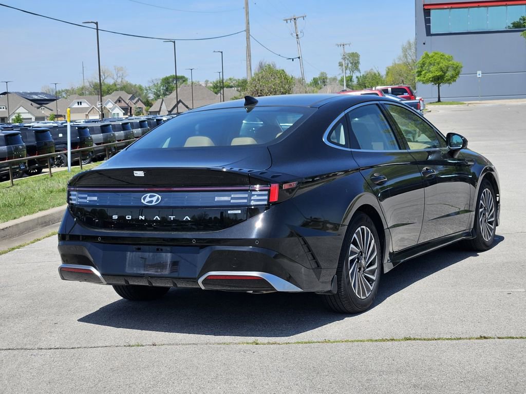 Certified 2025 Hyundai Sonata Limited FWD image 4