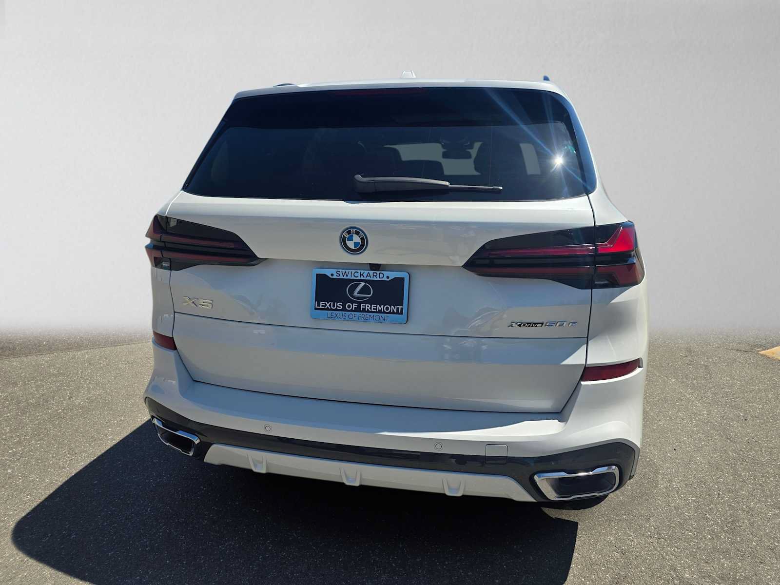Used 2024 BMW X5 xDrive50e w/ M Sport Package AWD/4WD image 4