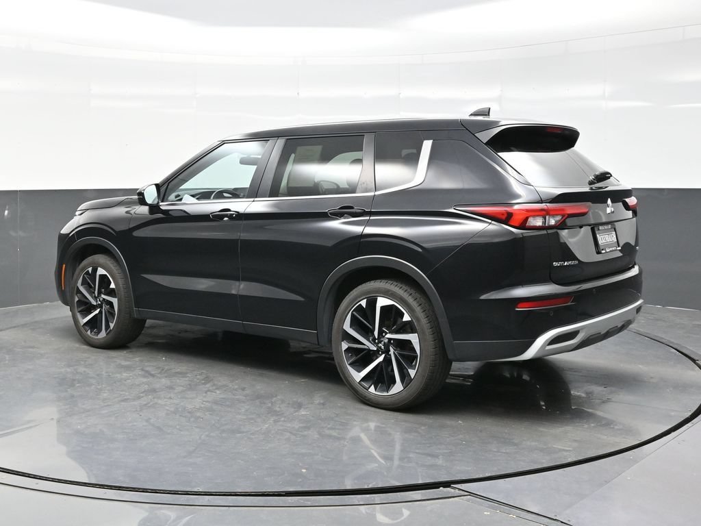 Used 2024 Mitsubishi Outlander SE AWD/4WD image 4