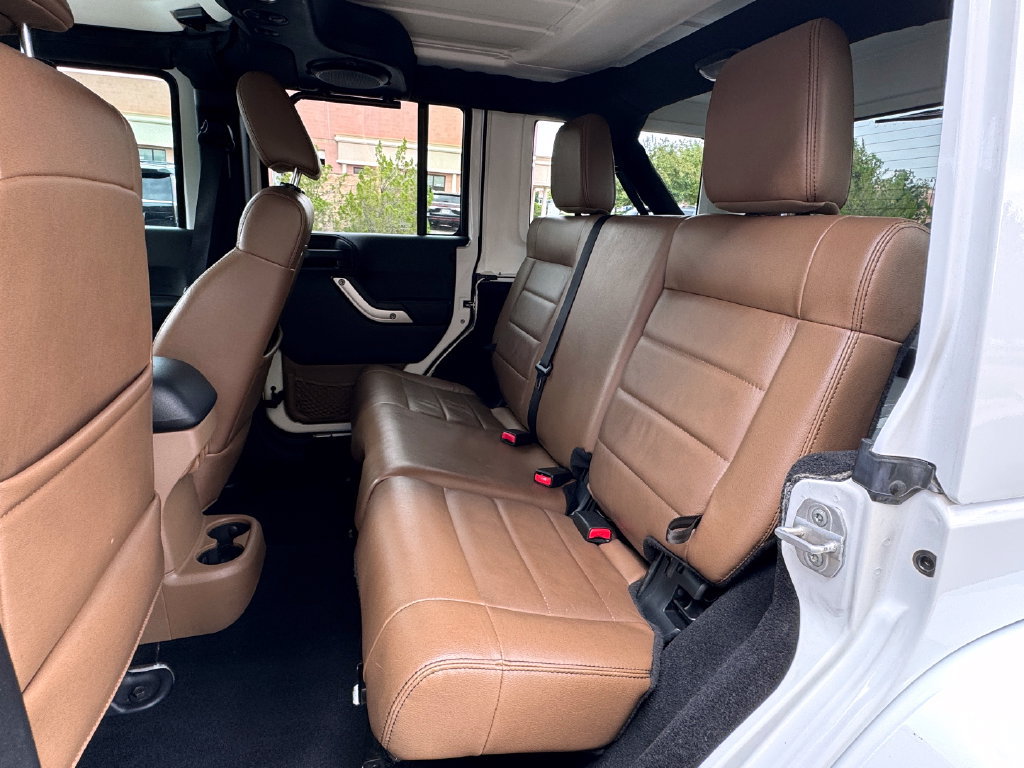 Used 2012 Jeep Wrangler Unlimited Sahara w/ Connectivity Group AWD/4WD image 31