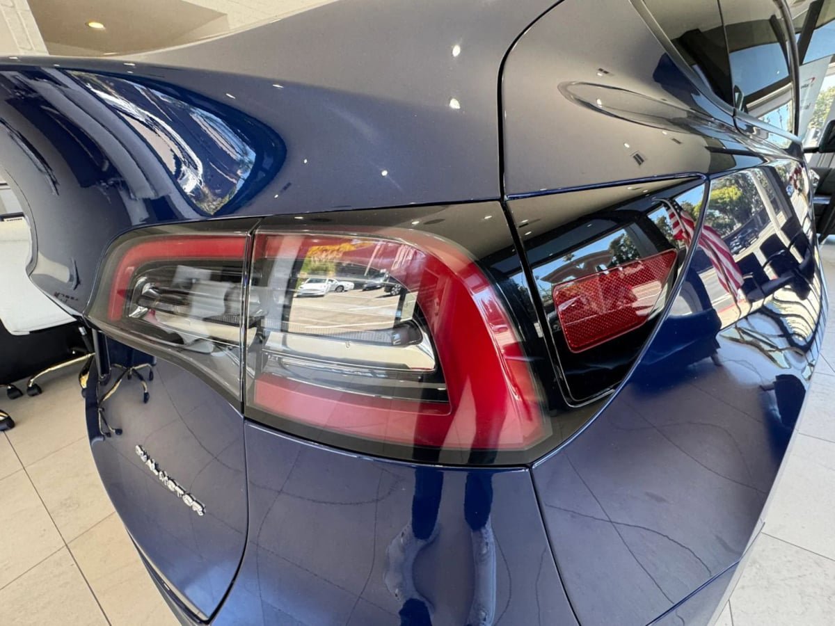 Used 2024 Tesla Model Y Long Range AWD/4WD image 35