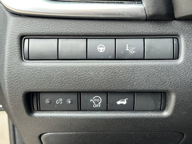 Used 2025 Nissan Rogue SL w/ Tech Package AWD/4WD image 17