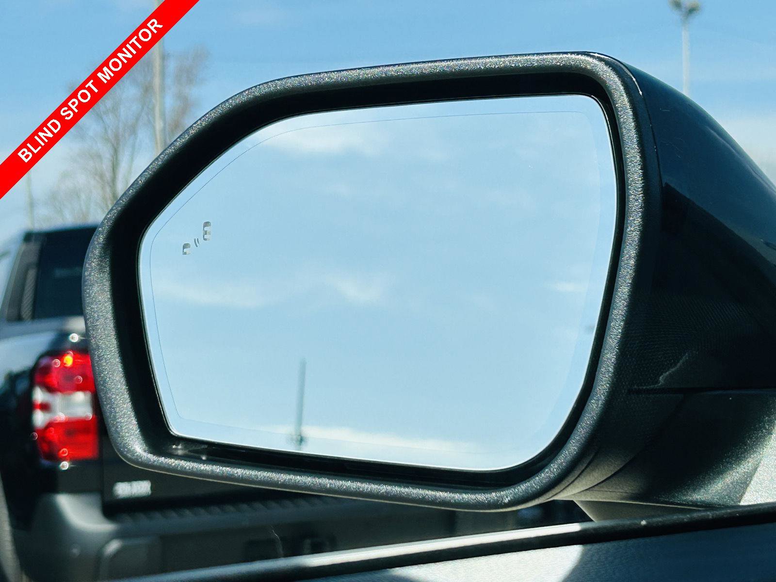 Used 2025 Ford Explorer ST-Line w/ Premium Package image 12