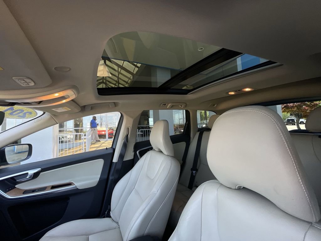 Used 2017 Volvo XC60 T5 Inscription w/ Preferred Option Package image 18
