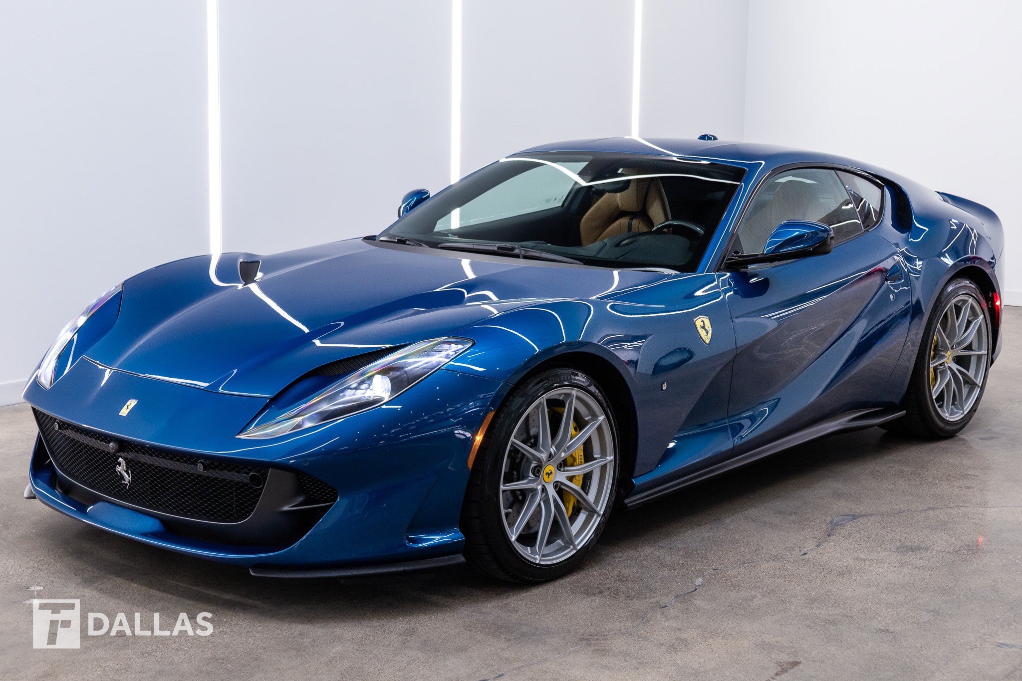 Used 2018 Ferrari 812 Superfast RWD image 2