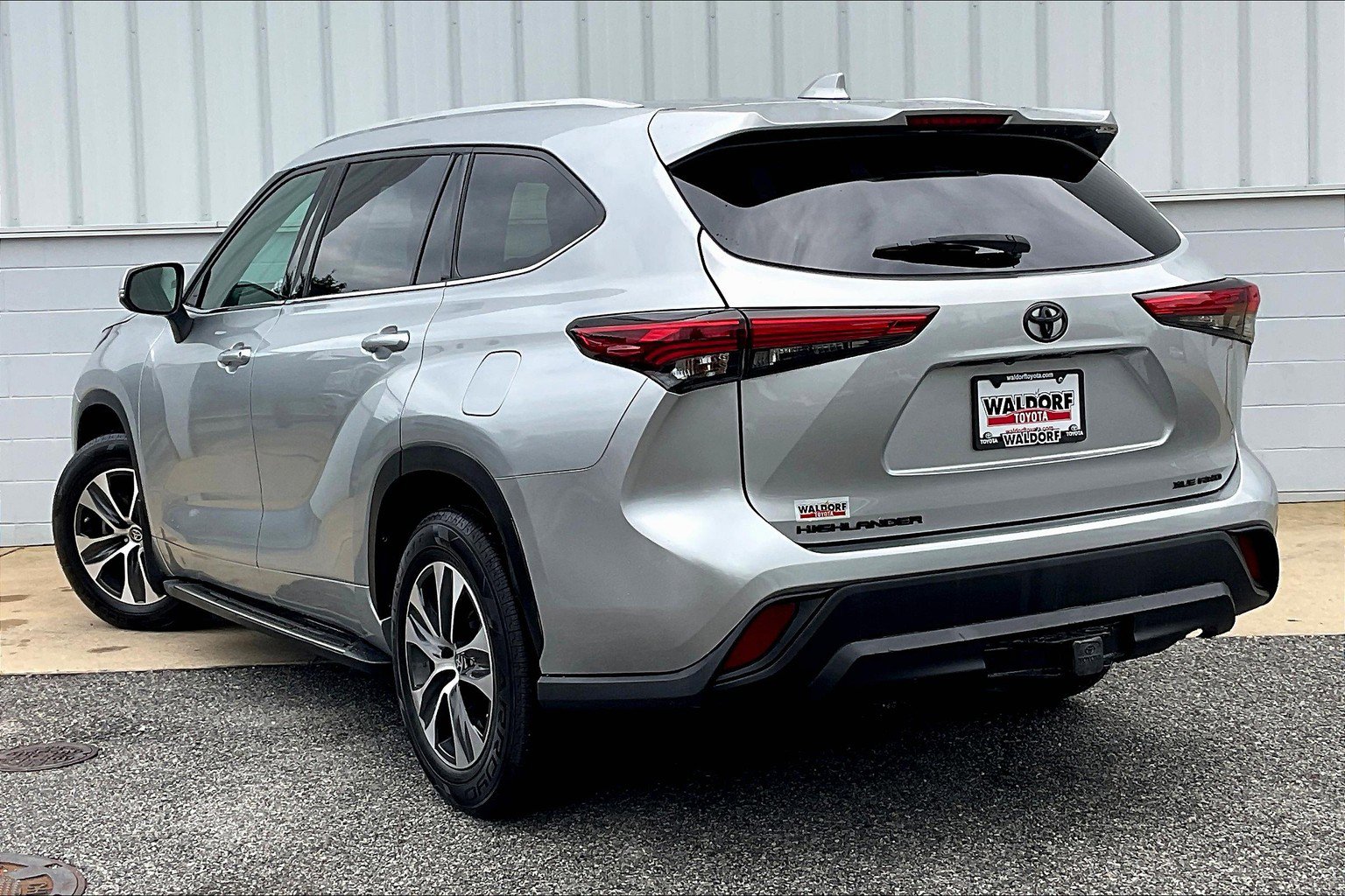 Used 2022 Toyota Highlander XLE AWD/4WD image 15