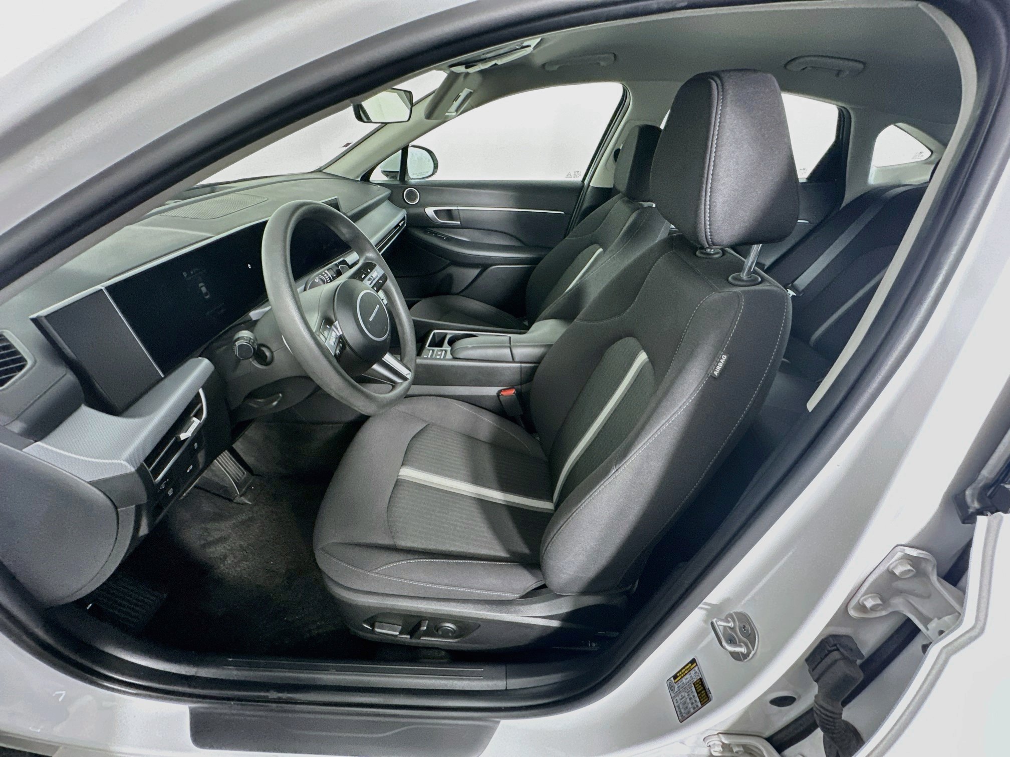 Used 2025 Hyundai Sonata SEL FWD image 13