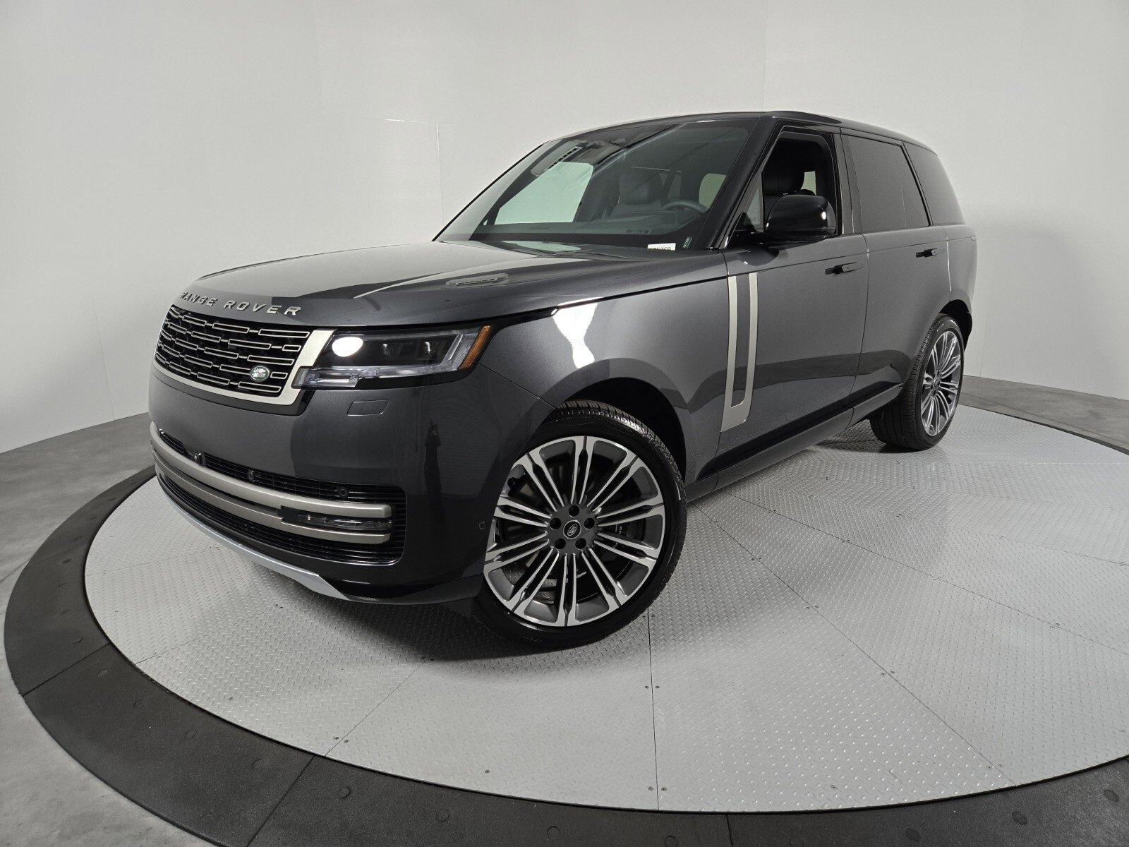New 2025 Land Rover Range Rover SE