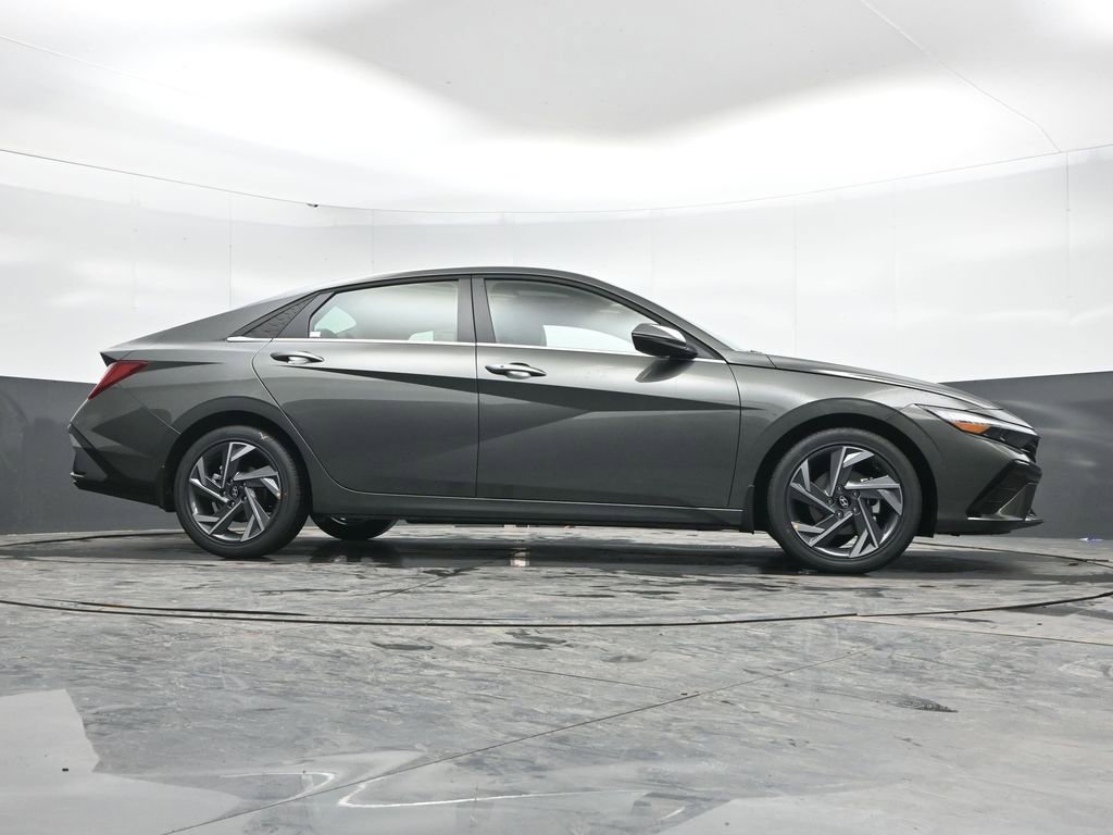 New 2026 Hyundai Elantra Limited image 46