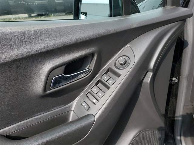 Certified 2022 Chevrolet Trax LS w/ Tint and Cruise Package image 22