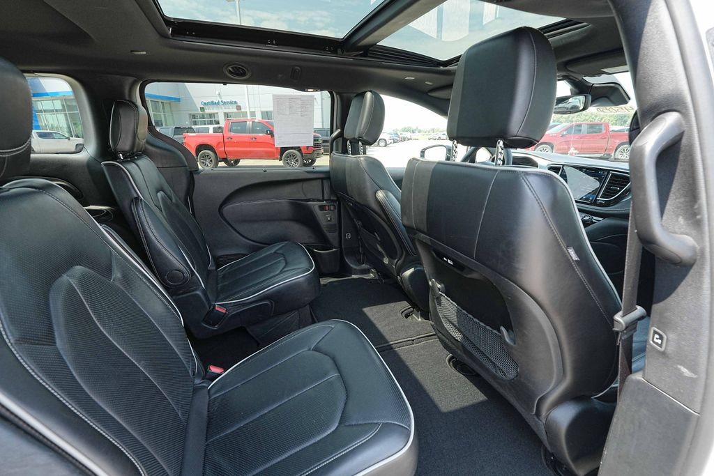 Used 2025 Chrysler Pacifica Limited FWD image 24