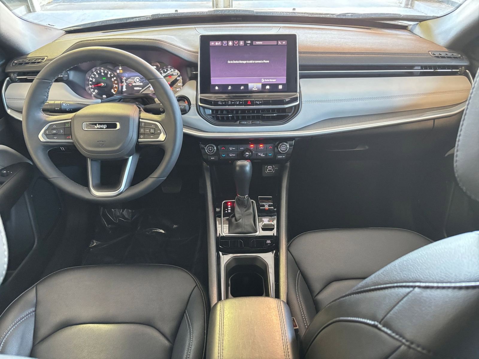 Used 2025 Jeep Compass Limited image 33