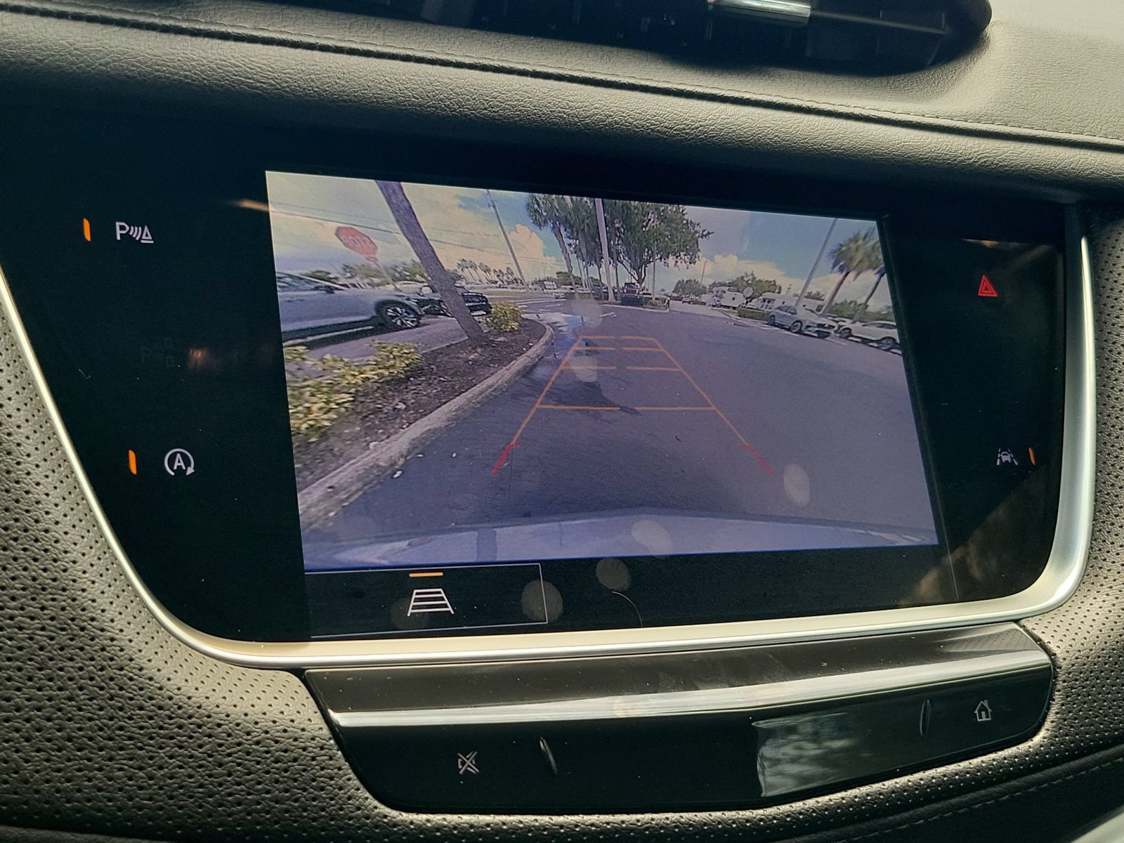Used 2025 Cadillac XT6 Luxury FWD image 31