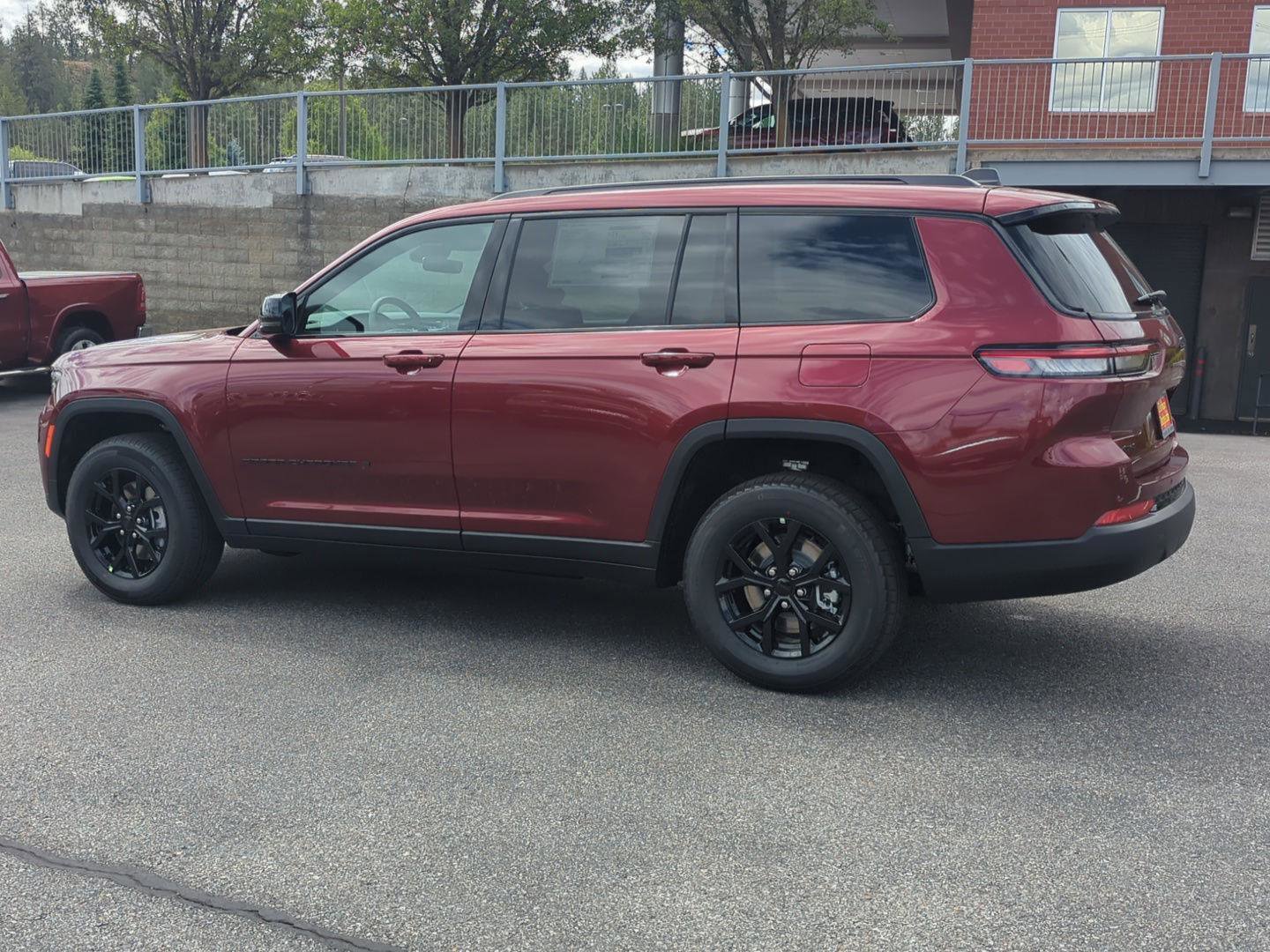 New 2025 Jeep Grand Cherokee L Altitude image 4