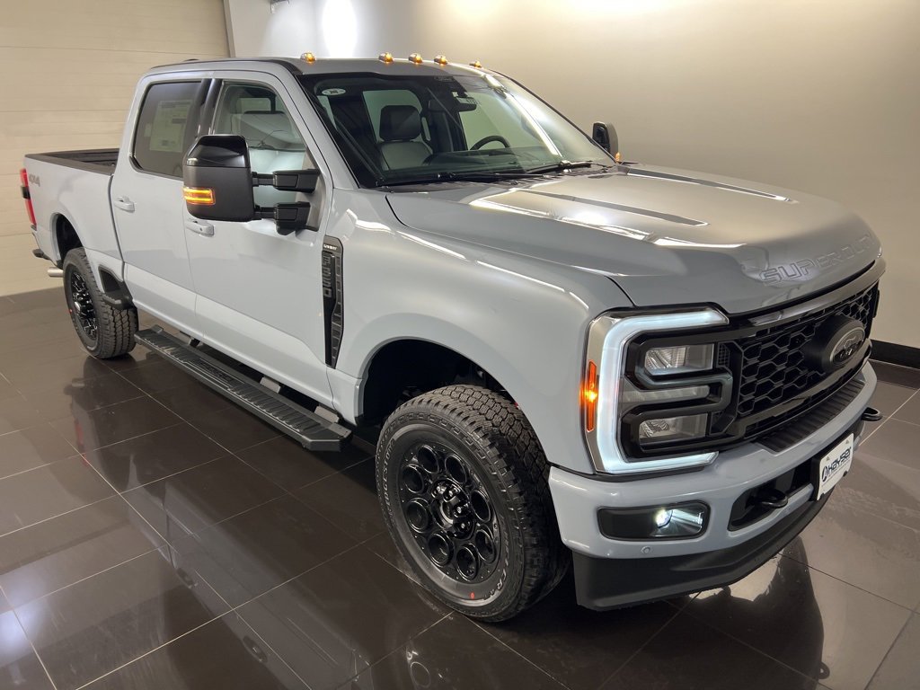 New 2026 Ford F350 Lariat w/ Black Appearance Package