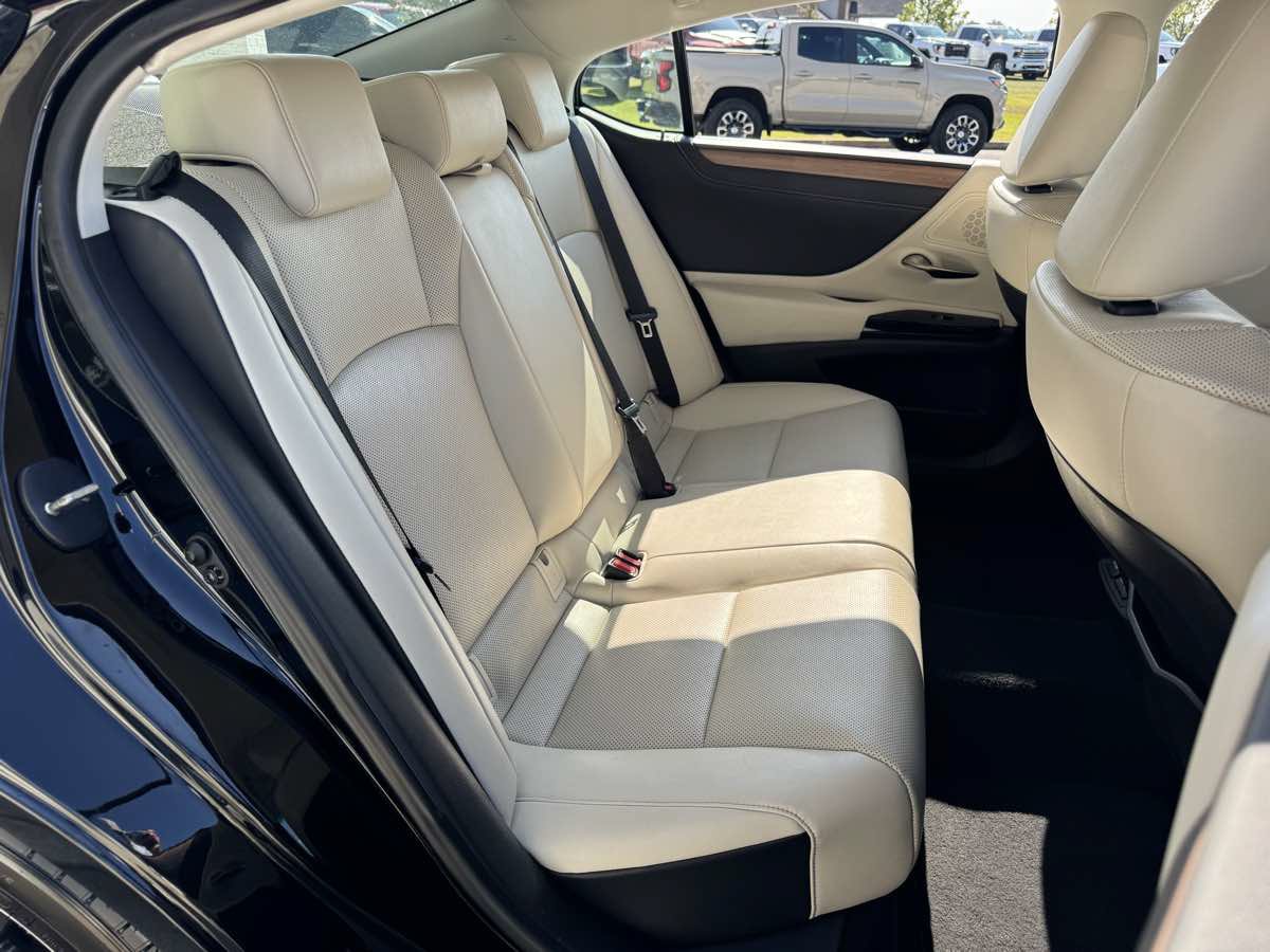 Used 2023 Lexus ES 350 w/ Premium Package FWD image 14