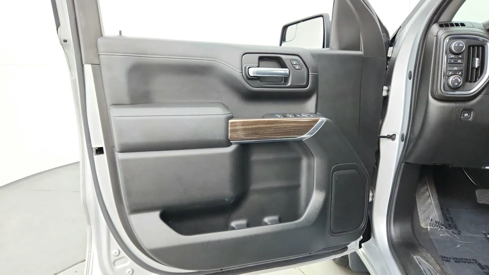 Used 2020 Chevrolet Silverado 1500 LT w/ All-Star Edition image 27