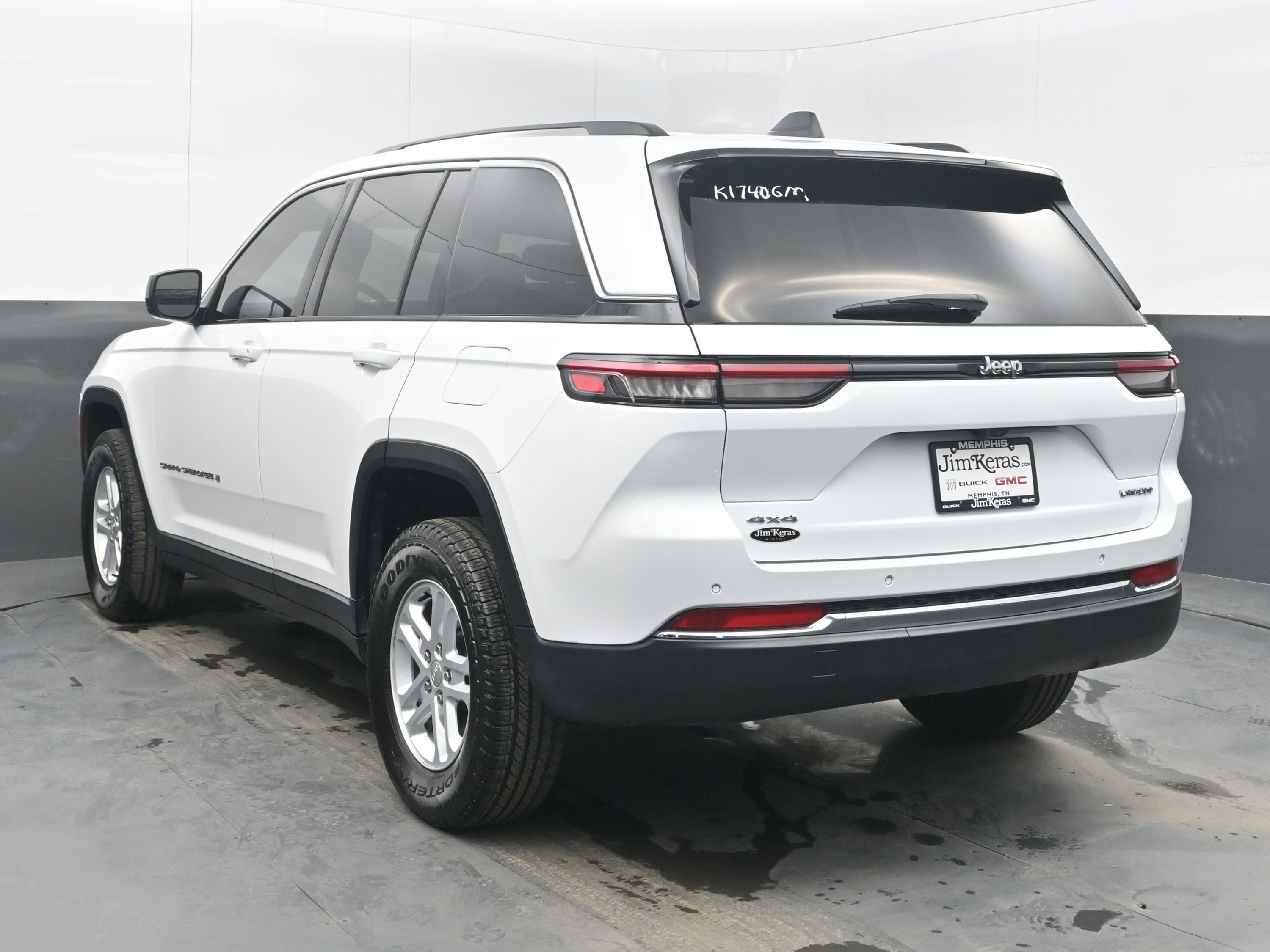 Used 2023 Jeep Grand Cherokee Laredo AWD/4WD image 8
