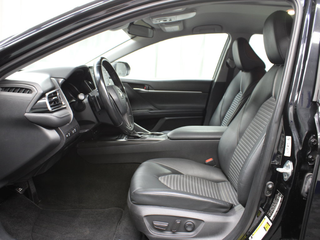 Used 2022 Toyota Camry SE FWD image 13