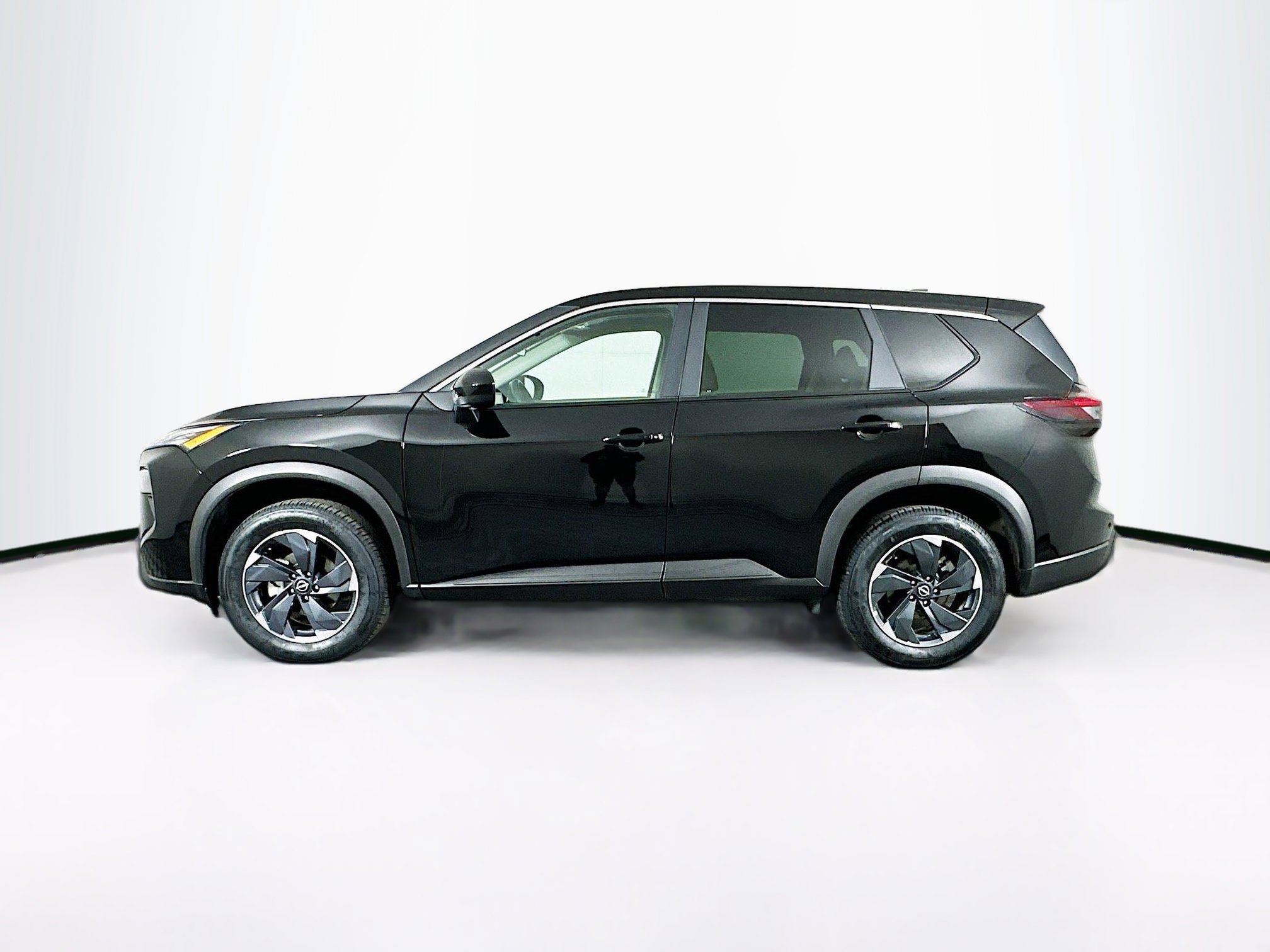 Used 2025 Nissan Rogue SV image 4