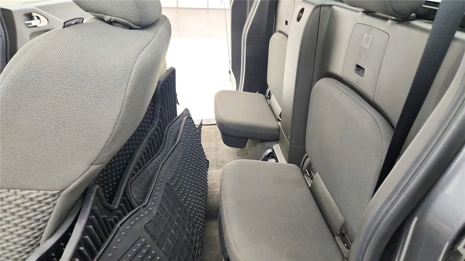 Used 2018 Nissan Frontier SV image 32