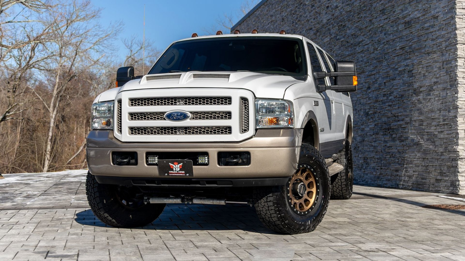 Used 2005 Ford Excursion Eddie Bauer image 2