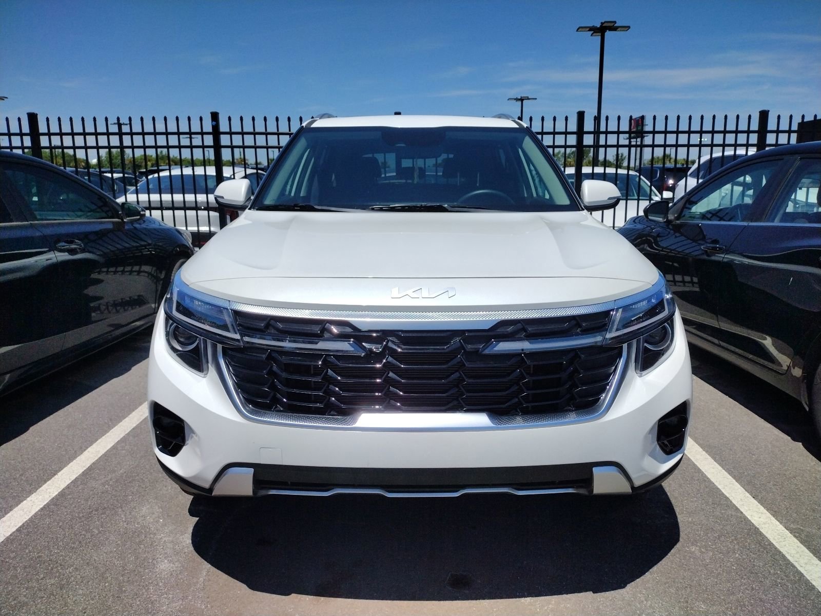 Used 2026 Kia Seltos EX w/ EX Sunroof Package FWD image 2