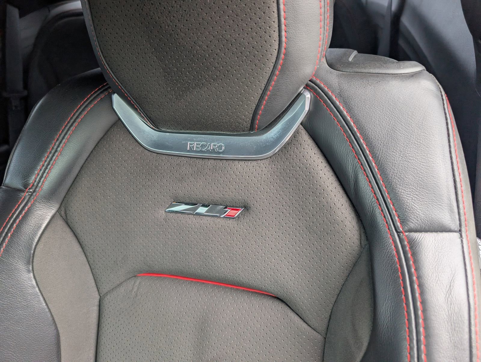 Used 2021 Chevrolet Camaro ZL1 RWD image 18