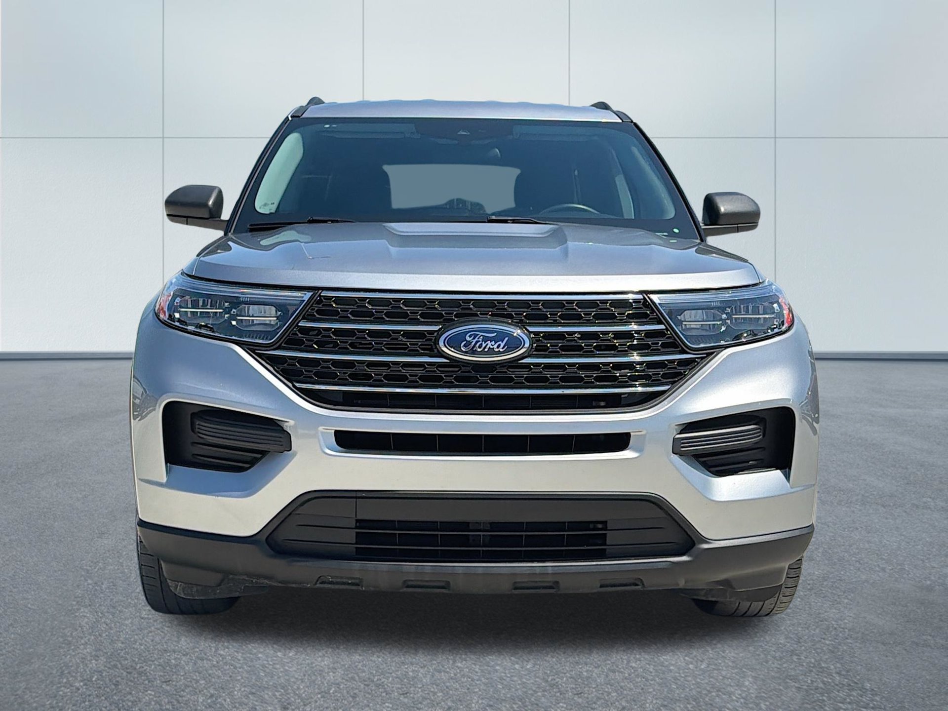 Used 2024 Ford Explorer XLT w/ Class IV Trailer Tow Package AWD/4WD image 2