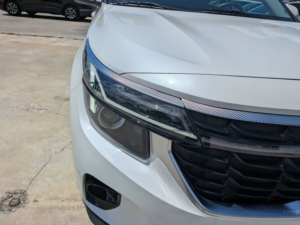 Certified 2025 Kia Seltos EX w/ EX Sunroof Package FWD image 10