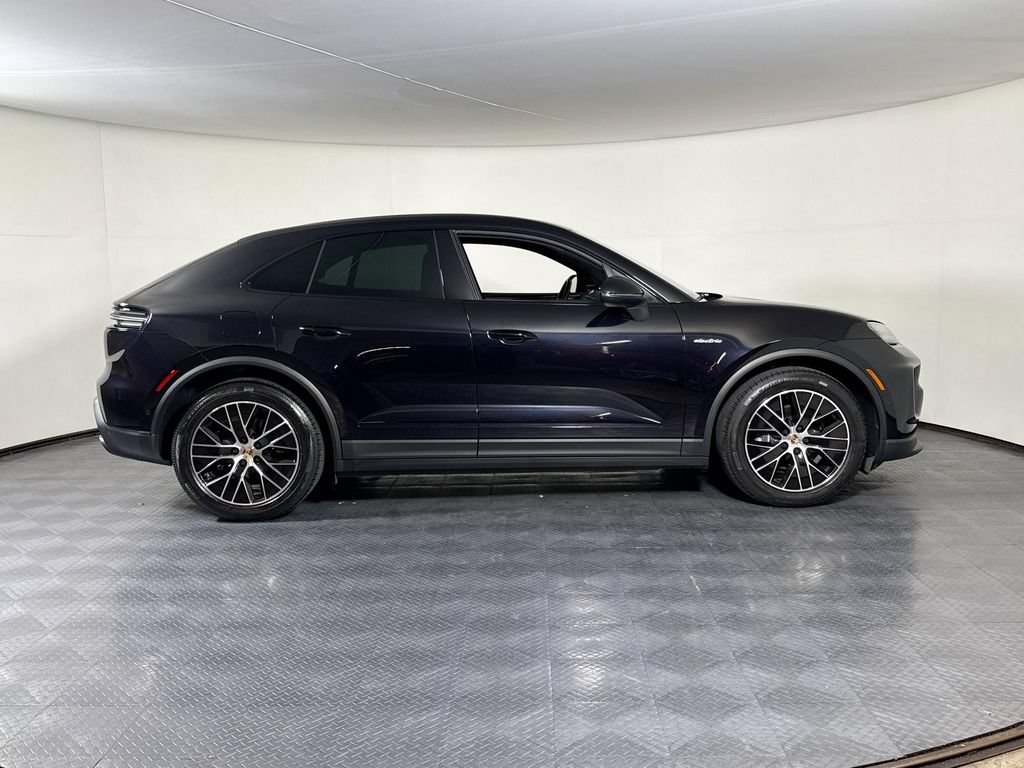 Certified 2025 Porsche Macan Electric RWD image 8