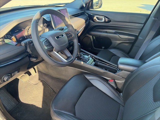 Used 2025 Jeep Compass Latitude w/ Altitude Special Edition image 16