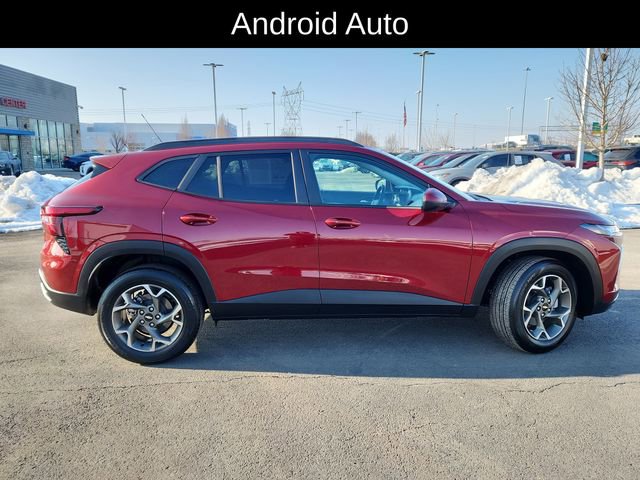 Used 2025 Chevrolet Trax LT w/ LT Convenience Package image 10