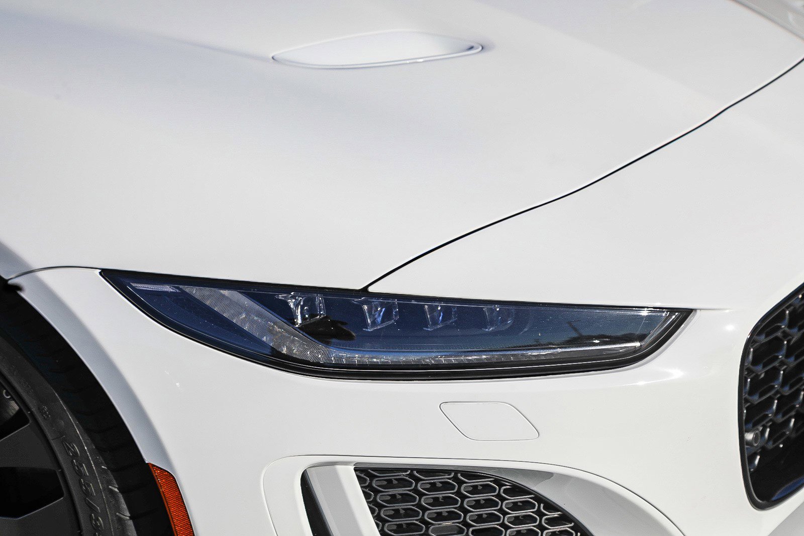 Used 2024 Jaguar F-TYPE R-Dynamic image 8