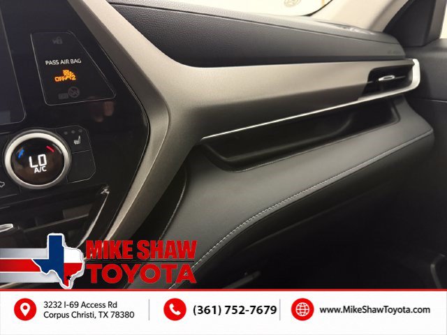 Used 2024 Toyota Highlander XLE FWD image 24
