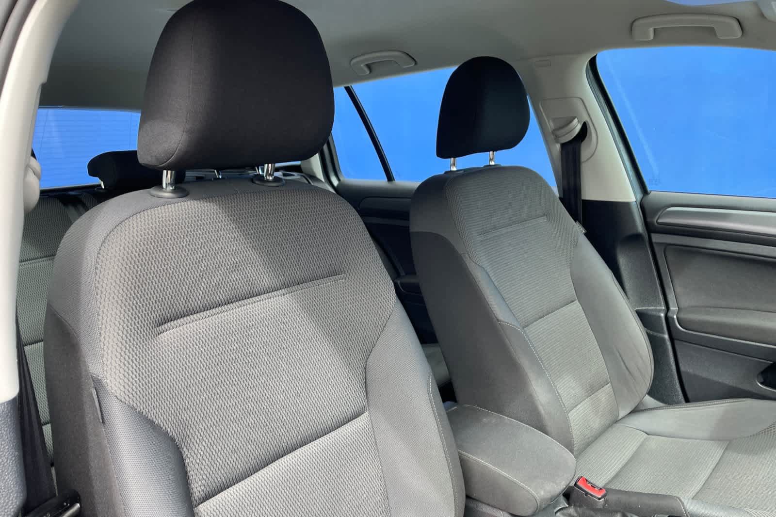 Used 2018 Volkswagen Golf S AWD/4WD image 2
