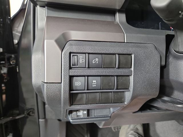 Used 2025 Toyota Tacoma SR5 AWD/4WD image 28