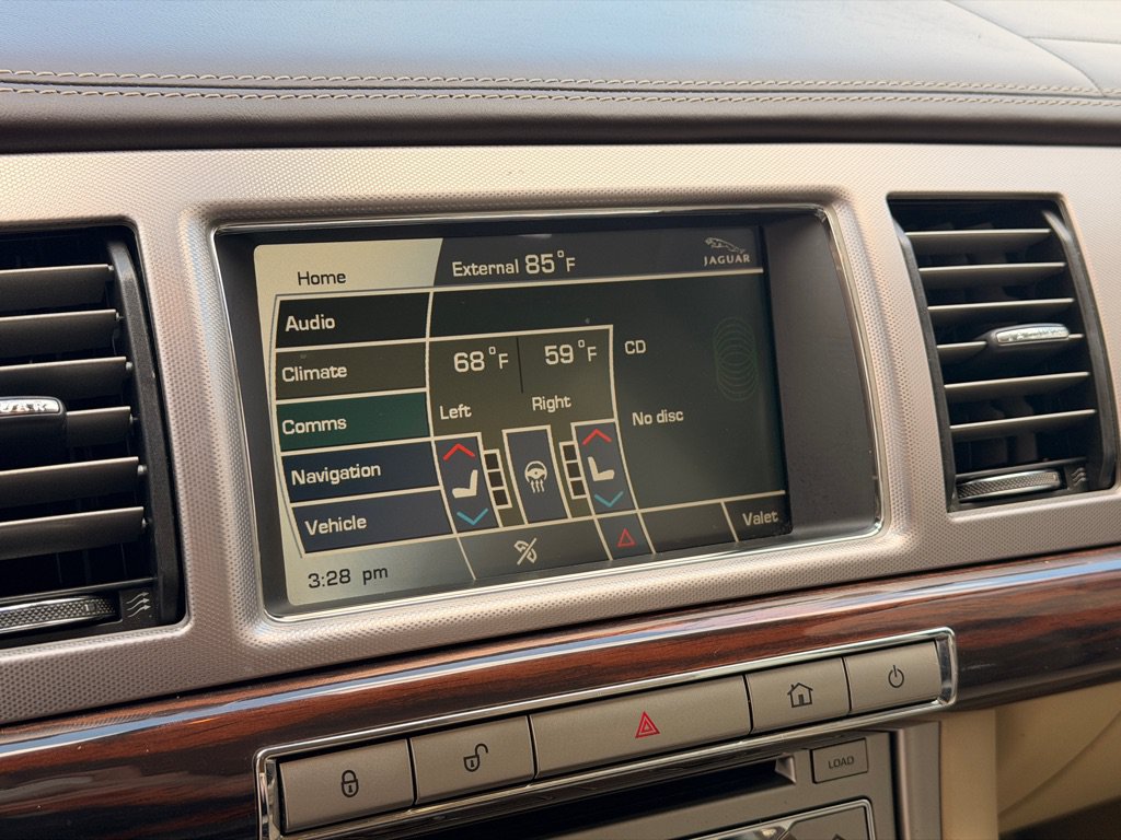 Used 2010 Jaguar XF Premium RWD image 13