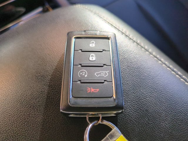 Used 2023 Jeep Grand Cherokee L Limited AWD/4WD image 30