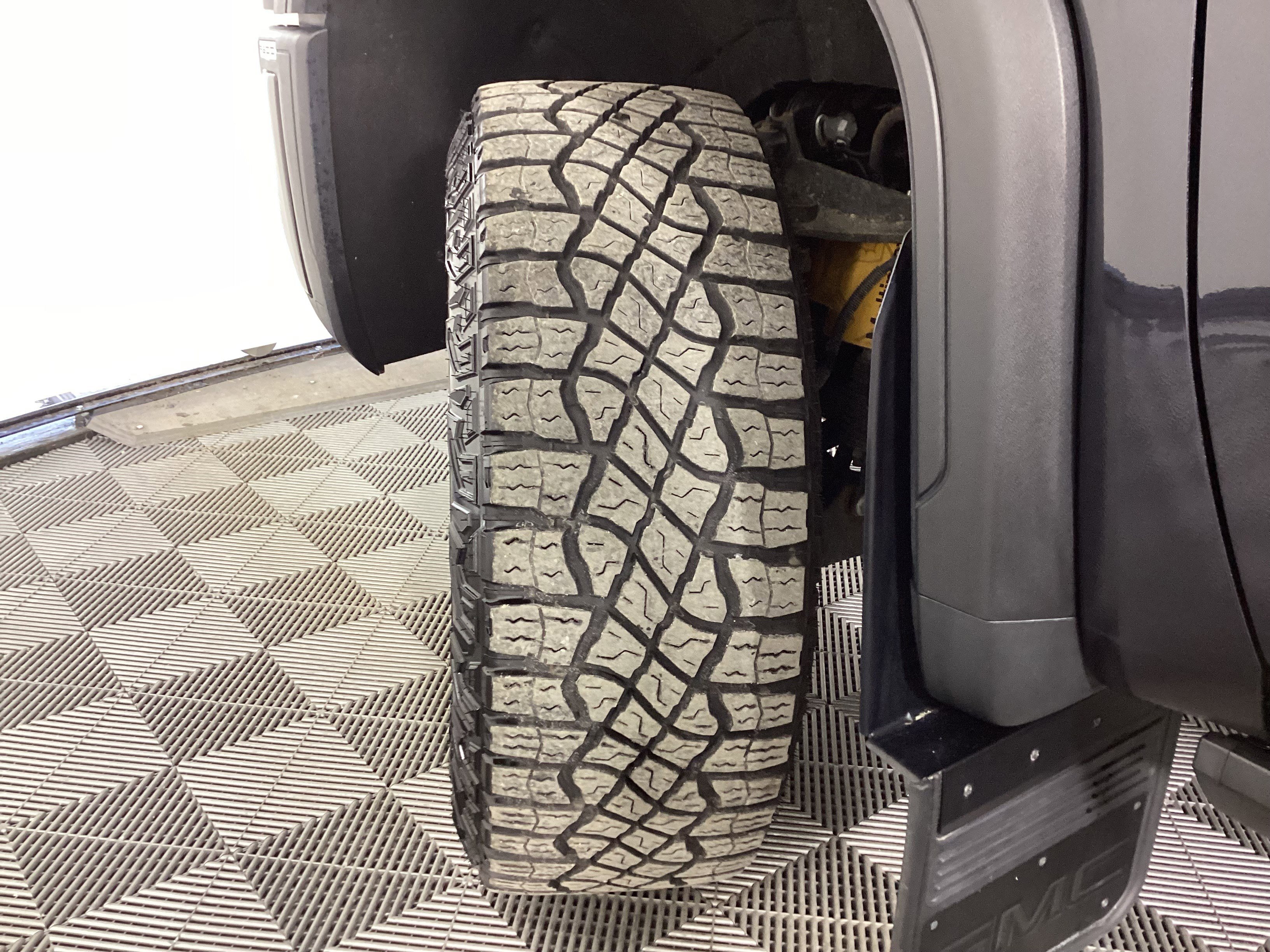 Used 2024 GMC Sierra 2500 AT4X image 14